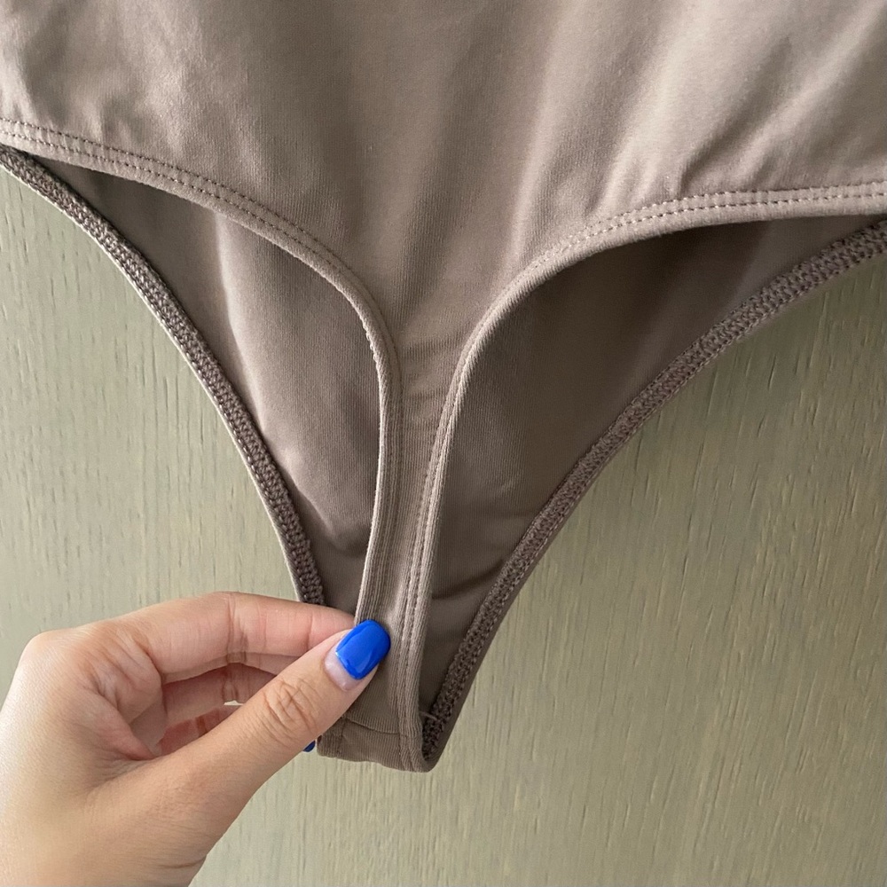 Aritzia Babaton Contour Squareneck Bodysuit - Picture 4 of 6